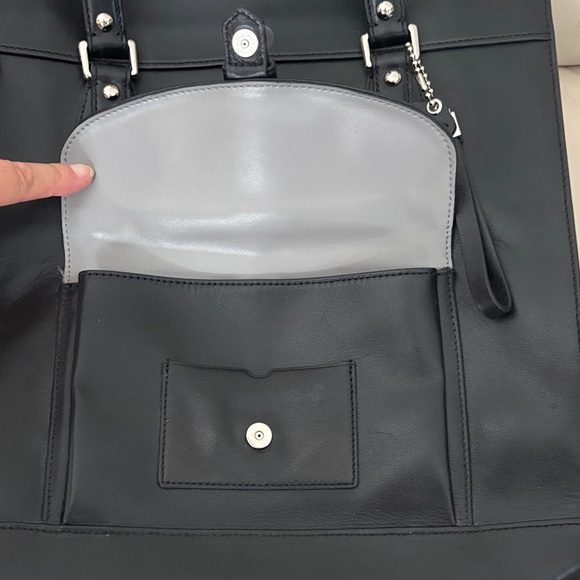 Coach Charlie - Picture 5 of 7